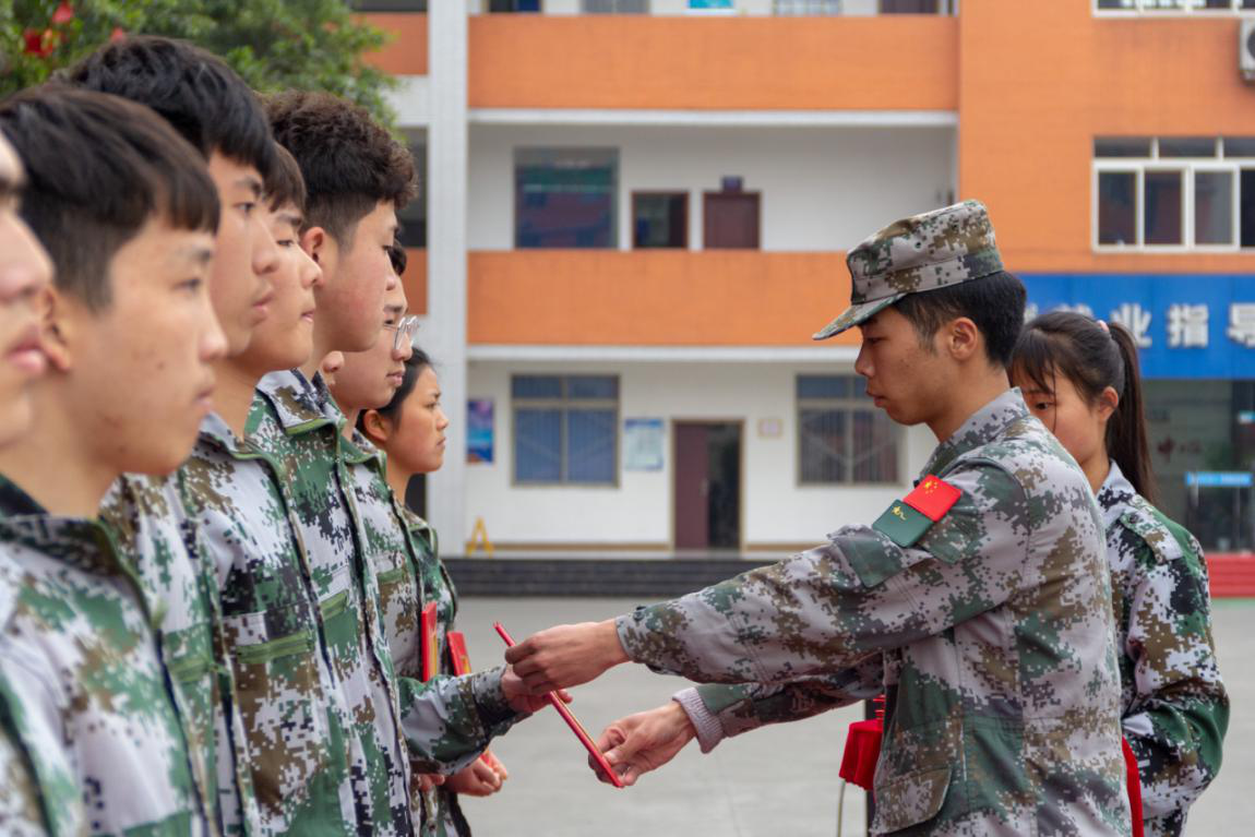 新華“三教三訓”之軍訓|揮灑汗水書寫迷彩青春！