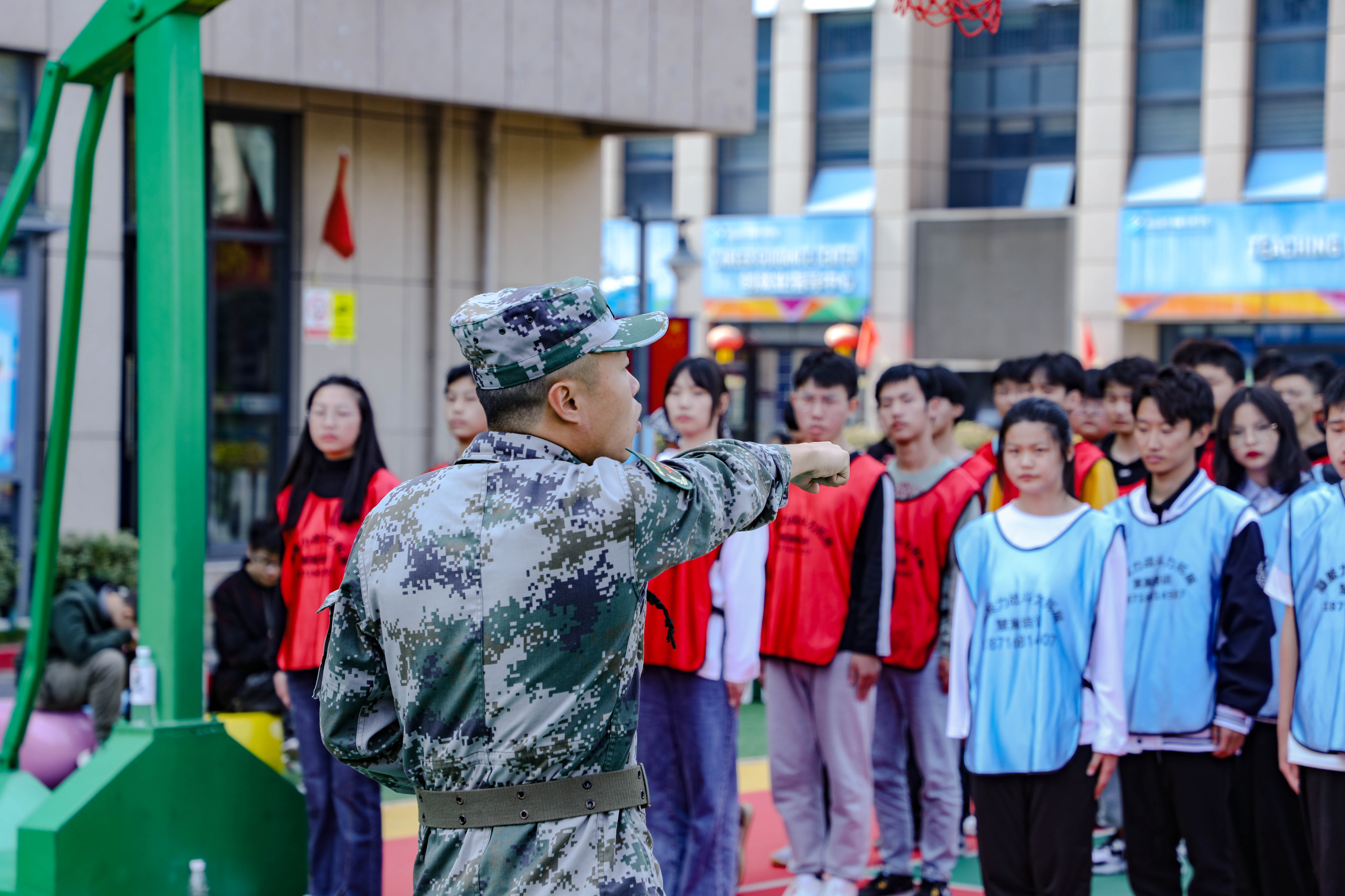 南京新華2021年度素質(zhì)養(yǎng)成月暨職業(yè)素質(zhì)拓展訓(xùn)練啟動(dòng)儀式隆重舉行